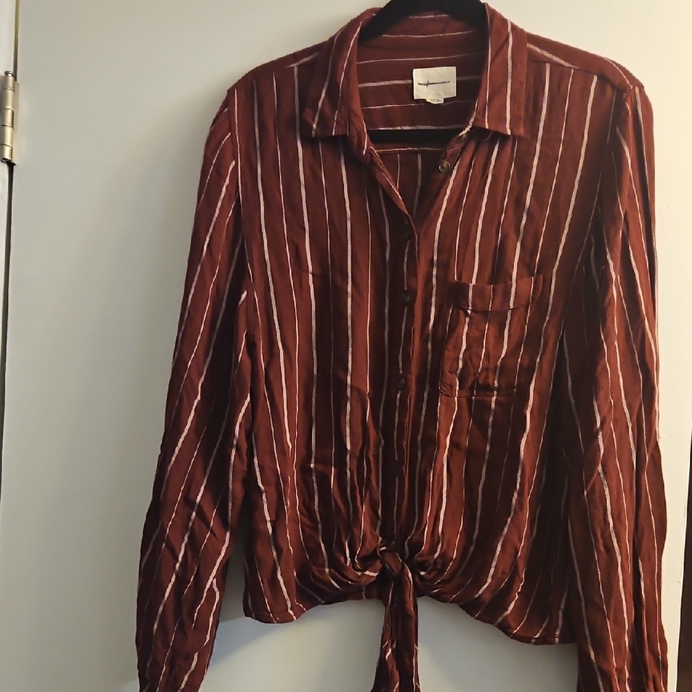 American Eagle Soft Flowy Blouse Long Sleeve Tie Front Button Up Medium Womens